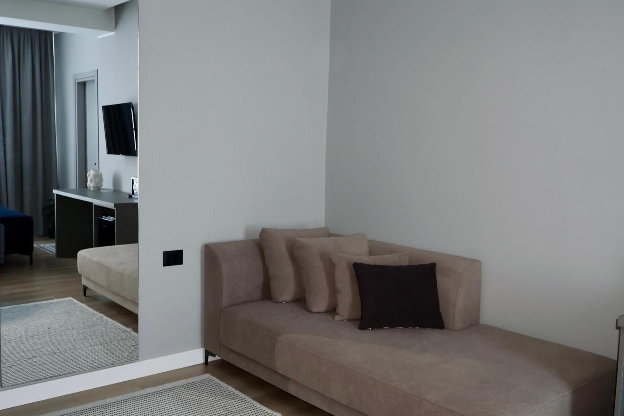 Apartment Bliss *